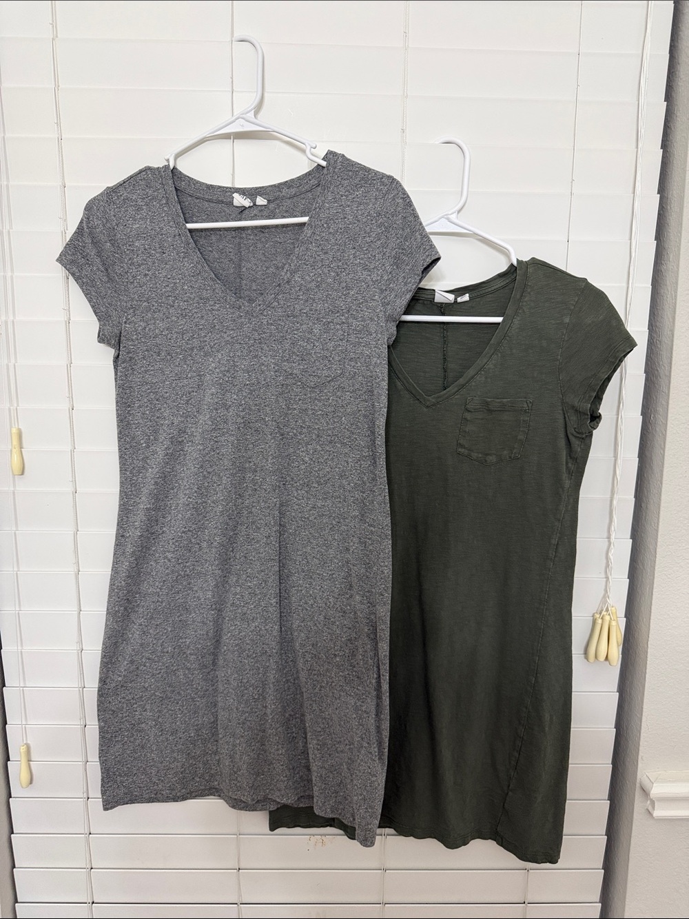GAP 2 Dresses Womens Casual V-Neck T-Shirt Dress - Gray and Olive Size XS